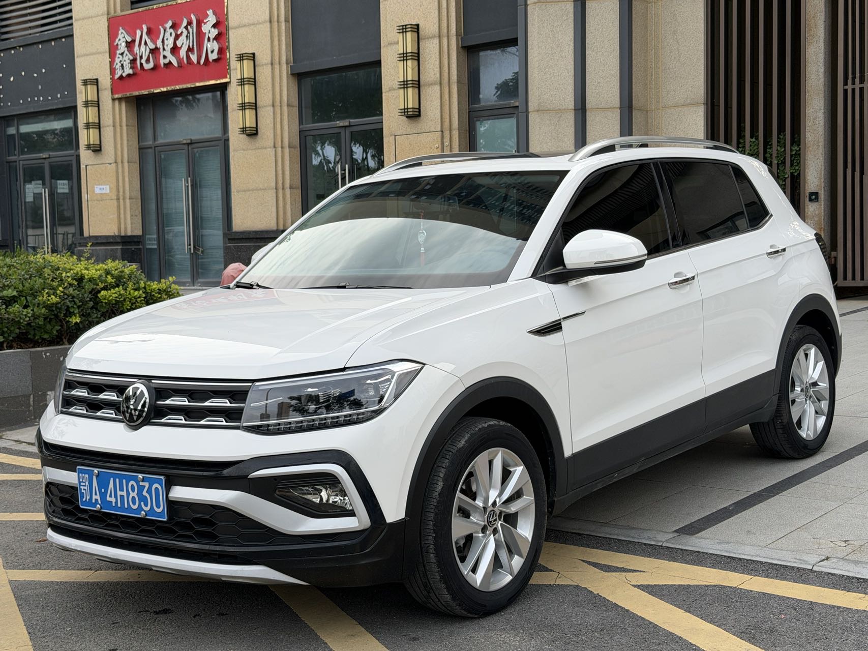 Volkswagen T-Cross 2022 car image 