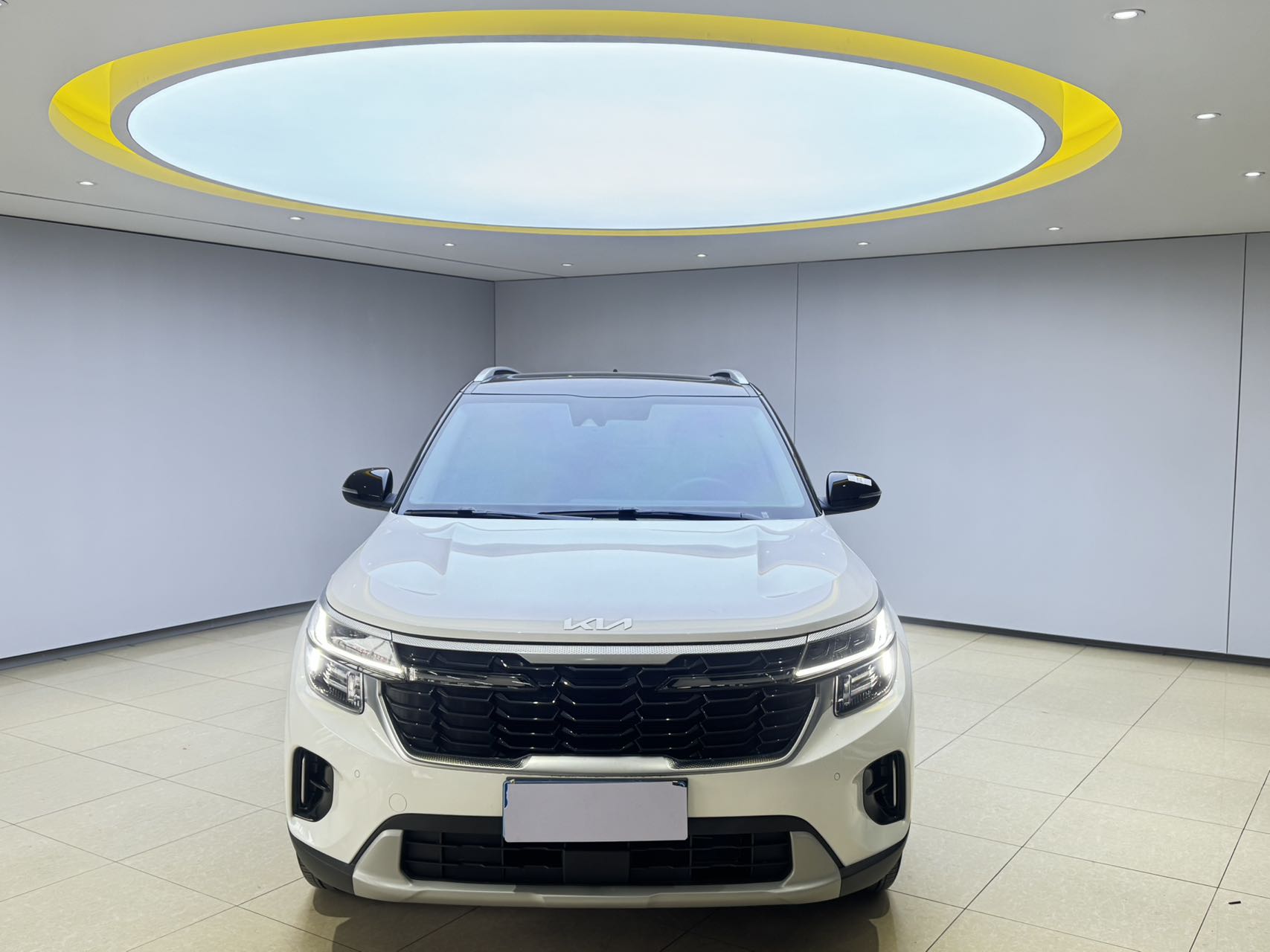 Kia Seltos 2023 car image #2