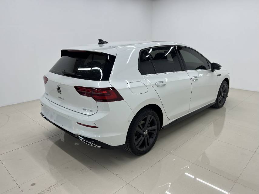 Volkswagen Golf 2022 car image #4