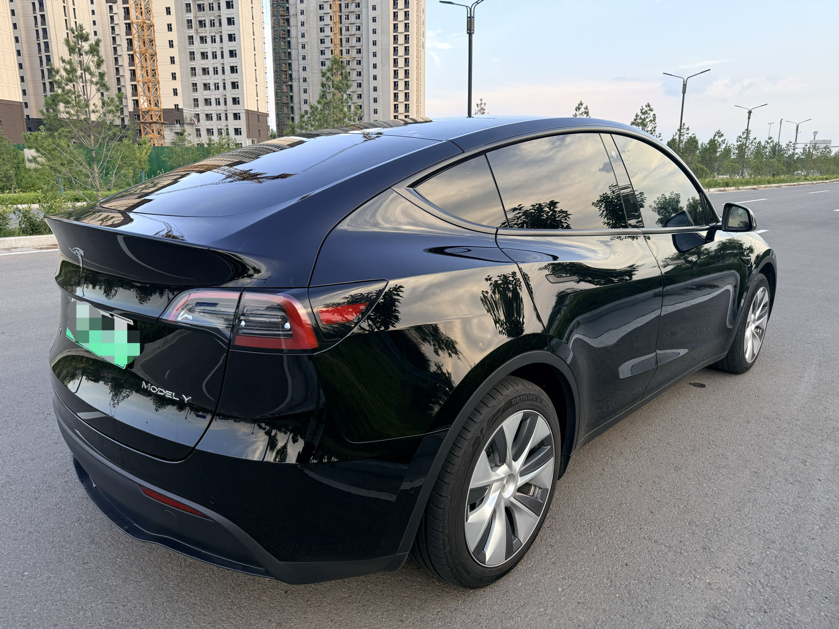 Tesla Model Y 2023 #9 Tesla Model Y 2023 car image #9