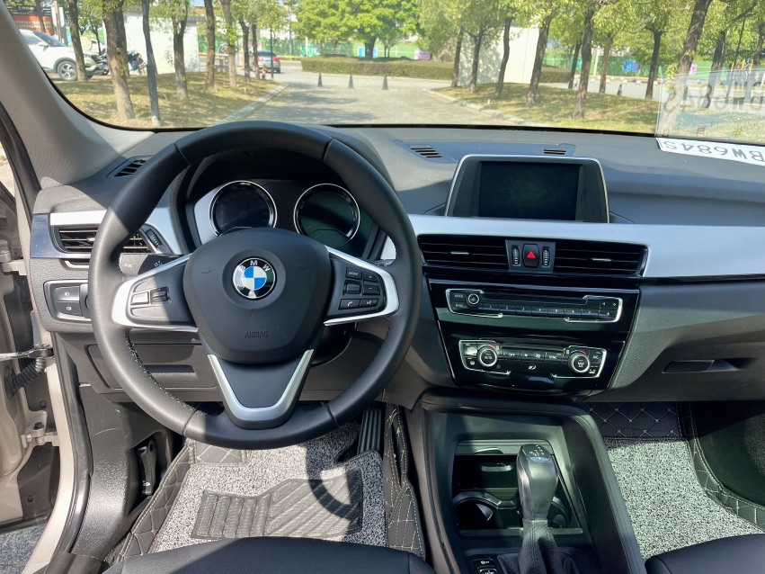 BMW X1 2019 car image #6