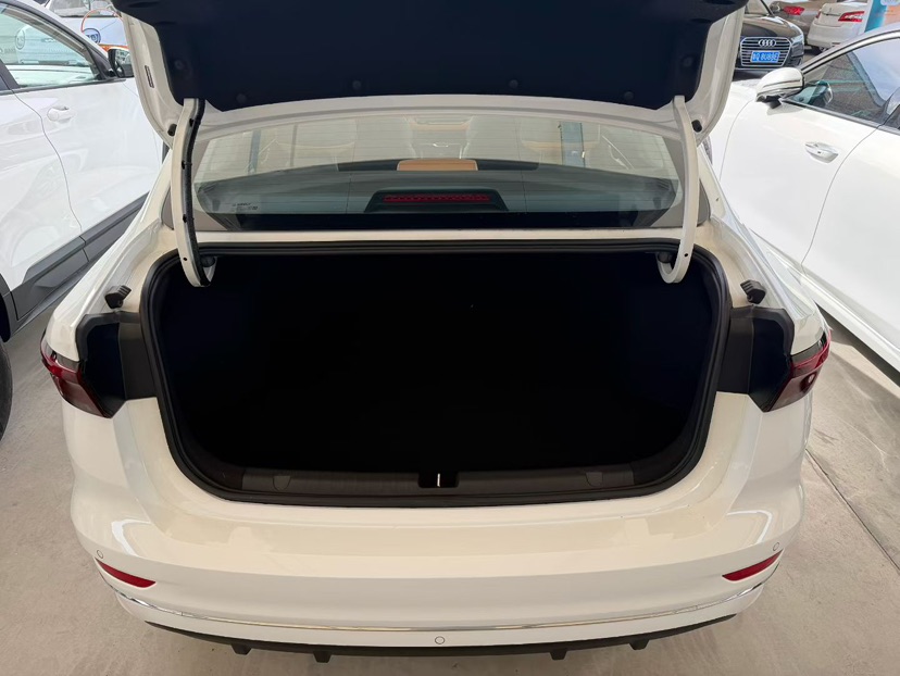 GEELY Coolray 2026 #8 GEELY Coolray 2026 car image #8