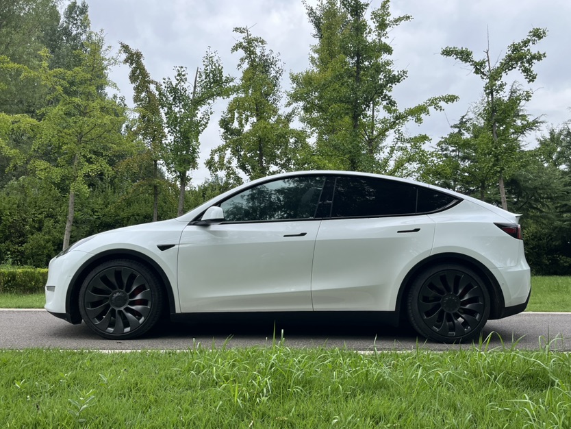 Tesla Model Y 2022 #4 Tesla Model Y 2022 car image #4