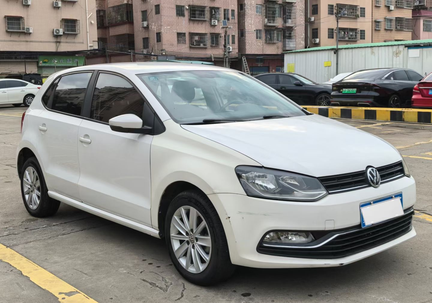 Volkswagen Polo 2015 Volkswagen Polo 2015 car image