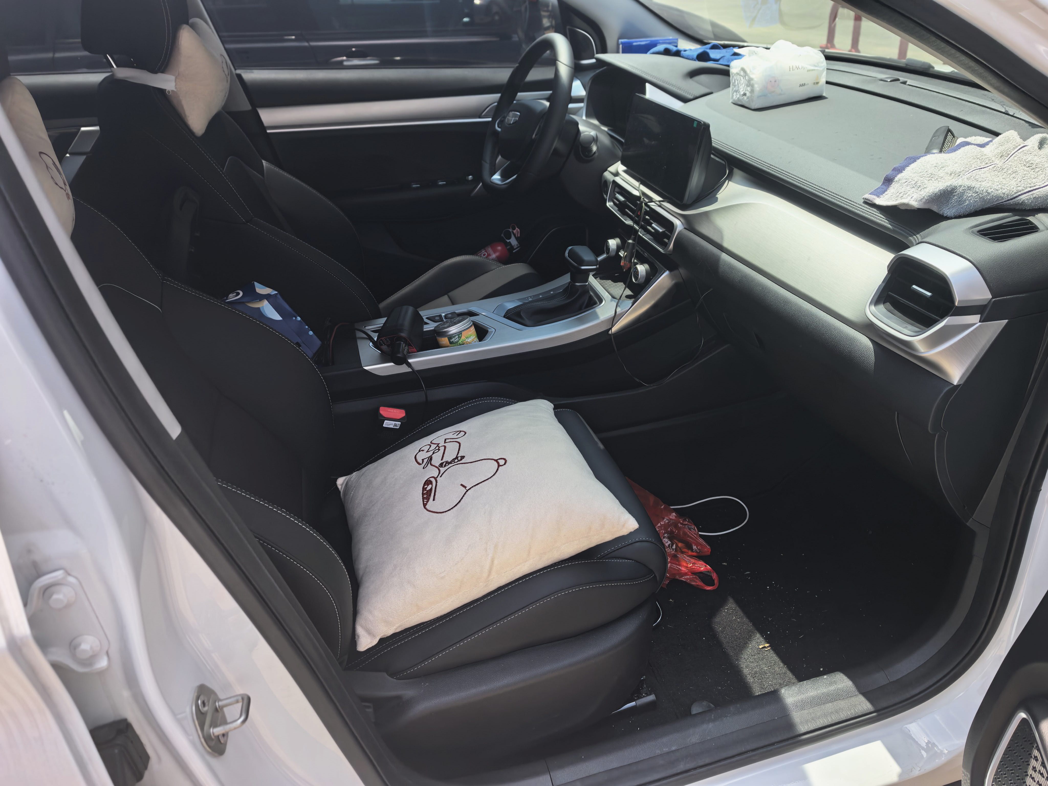 GEELY Coolray 2026 car image #4