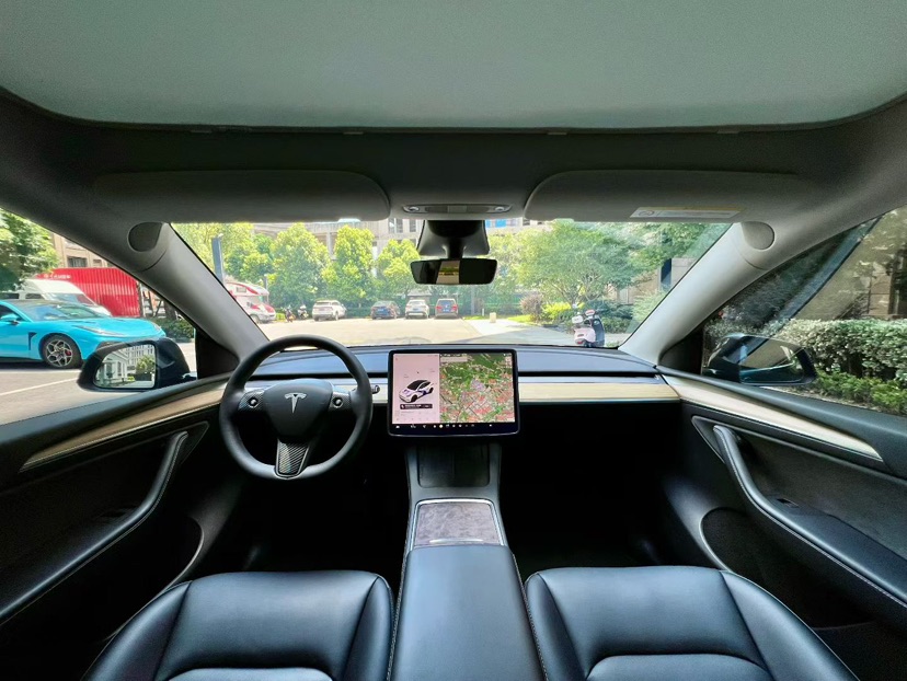 Tesla Model Y 2023 car image #5