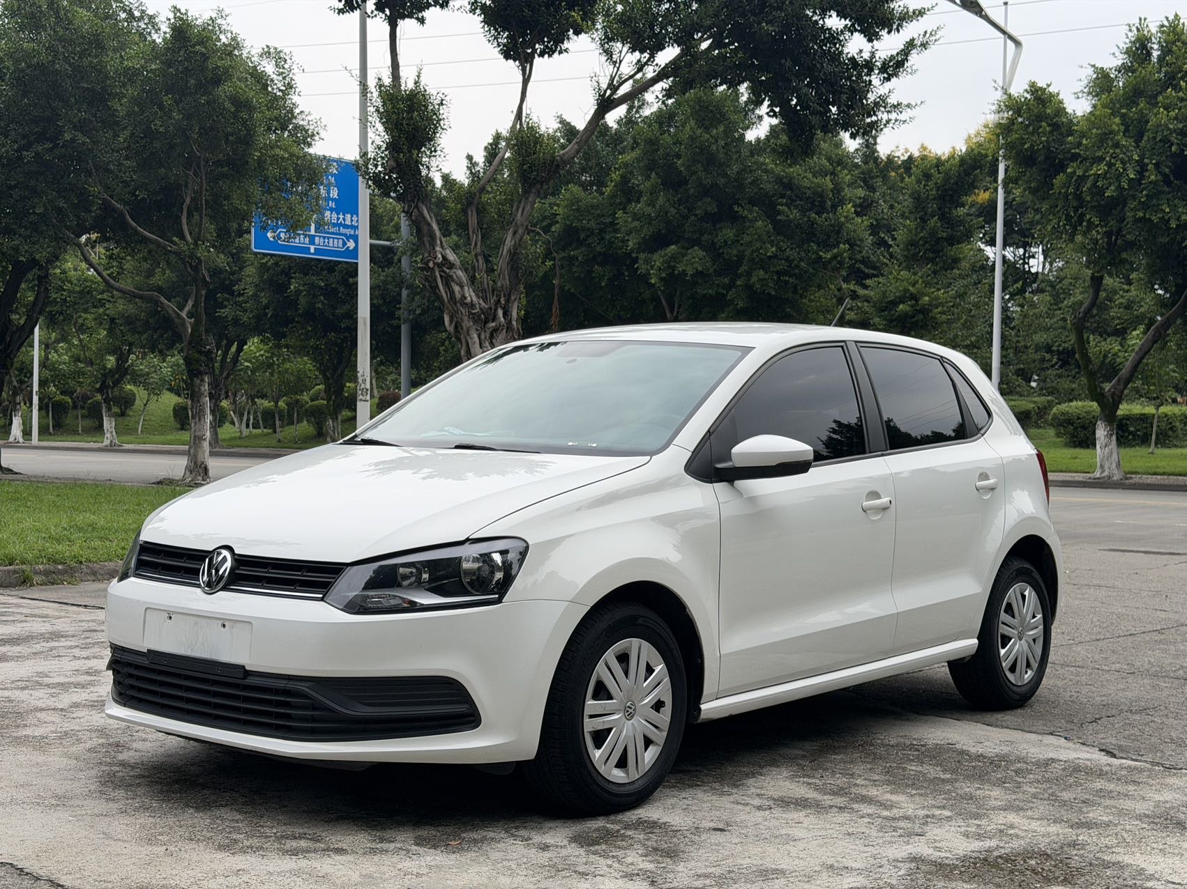 Volkswagen Polo 2016 Volkswagen Polo 2016 car image