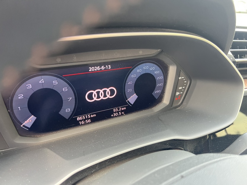 Audi Q3 2020 car image #4