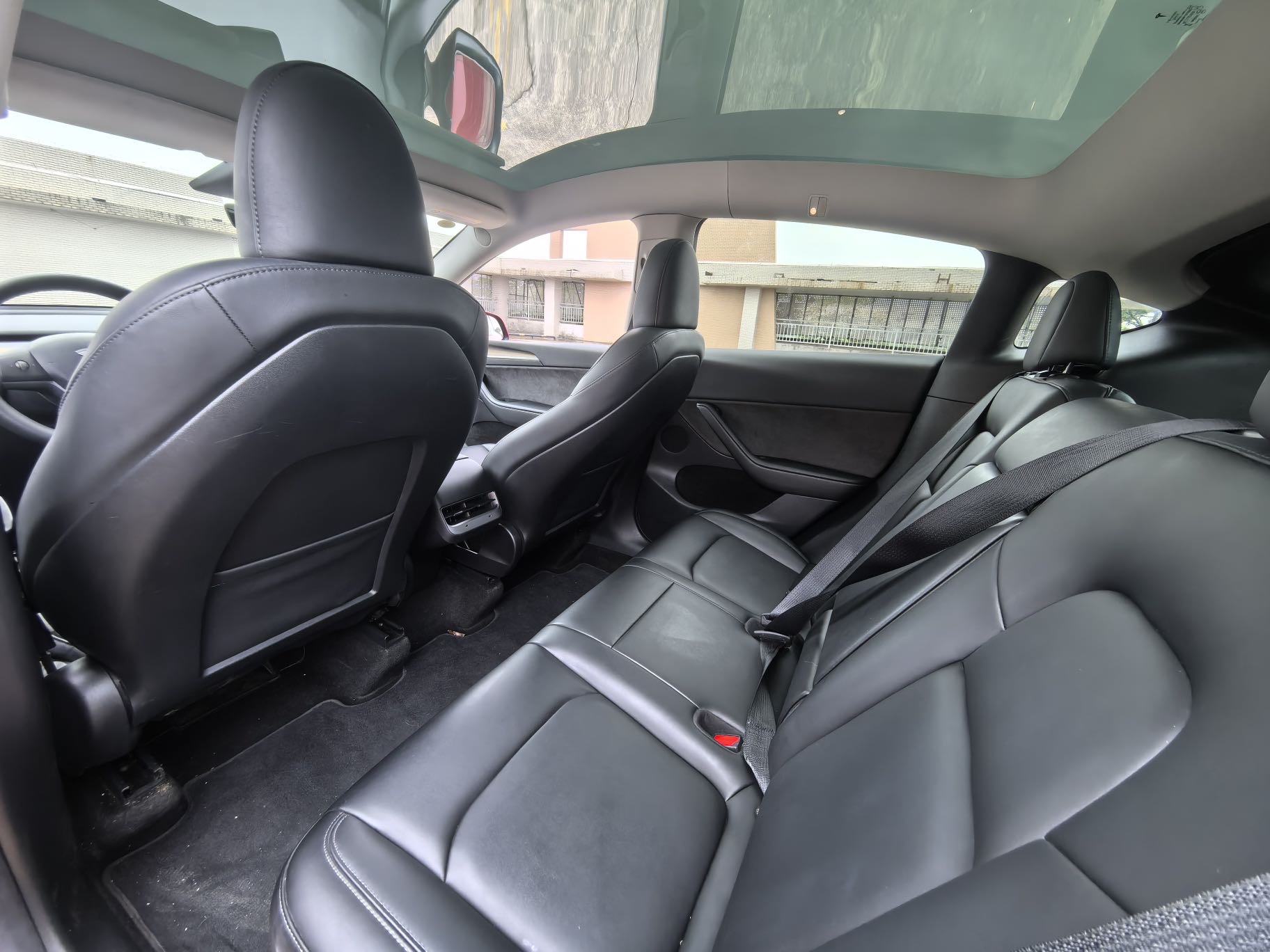Tesla Model Y 2023 car image #9