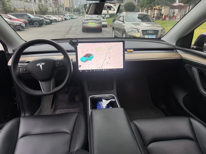 Tesla Model Y 2021 car image #7