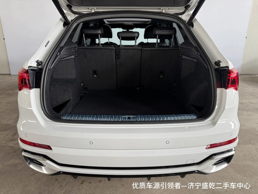 Audi Q3 2023 car image #6