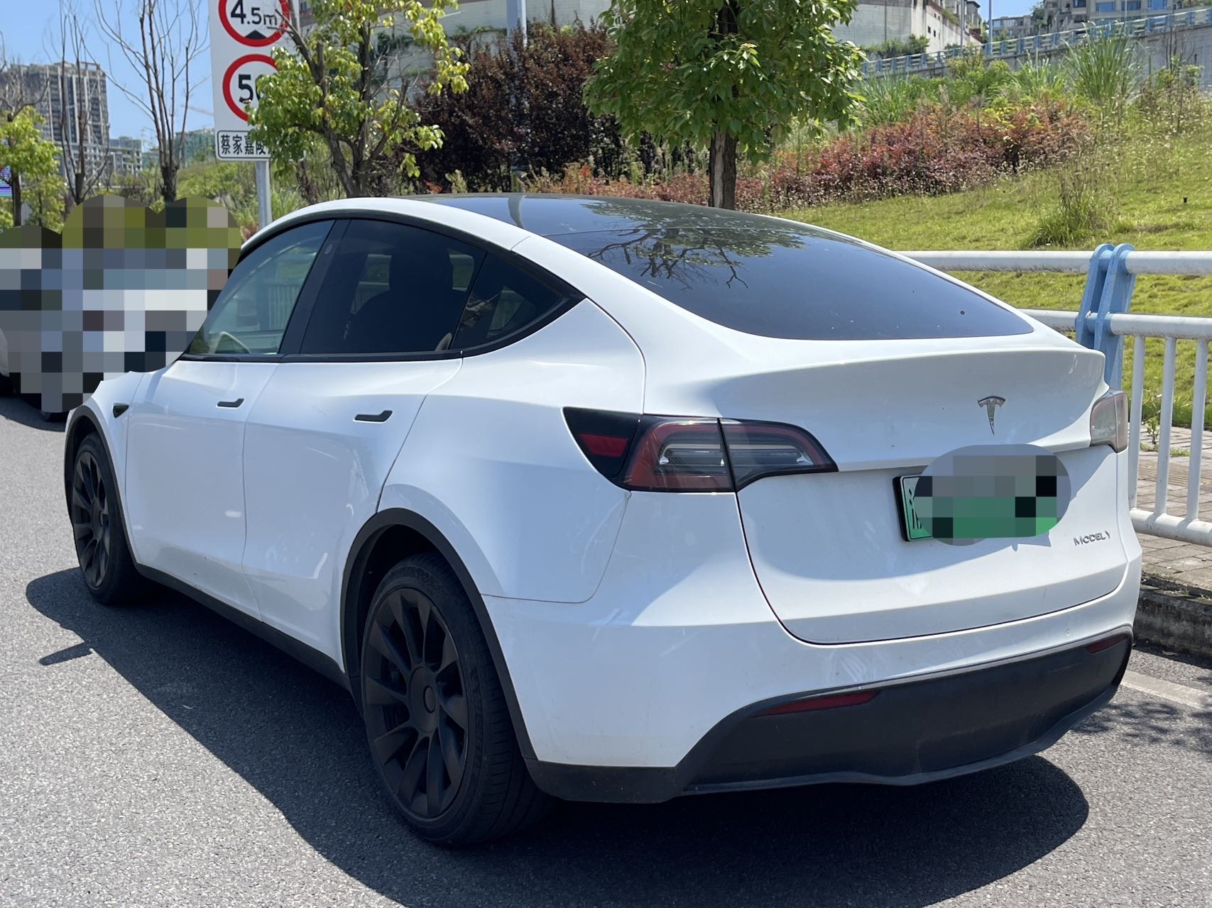 Tesla Model Y 2021 #5 Tesla Model Y 2021 car image #5