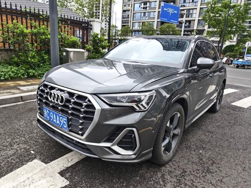 Audi Q3 2021 car image 