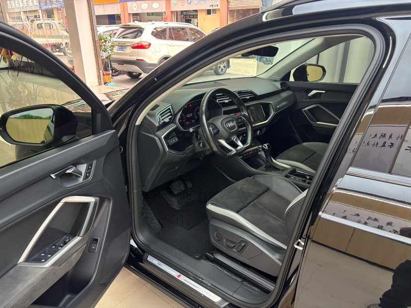 Audi Q3 2021 car image #4