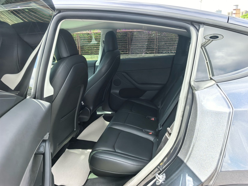 Tesla Model Y 2022 #5 Tesla Model Y 2022 car image #5