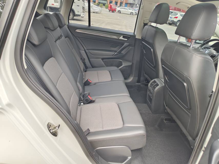 Volkswagen Golf Sportsvan 2018 #12 Volkswagen Golf Sportsvan 2018 car image #12