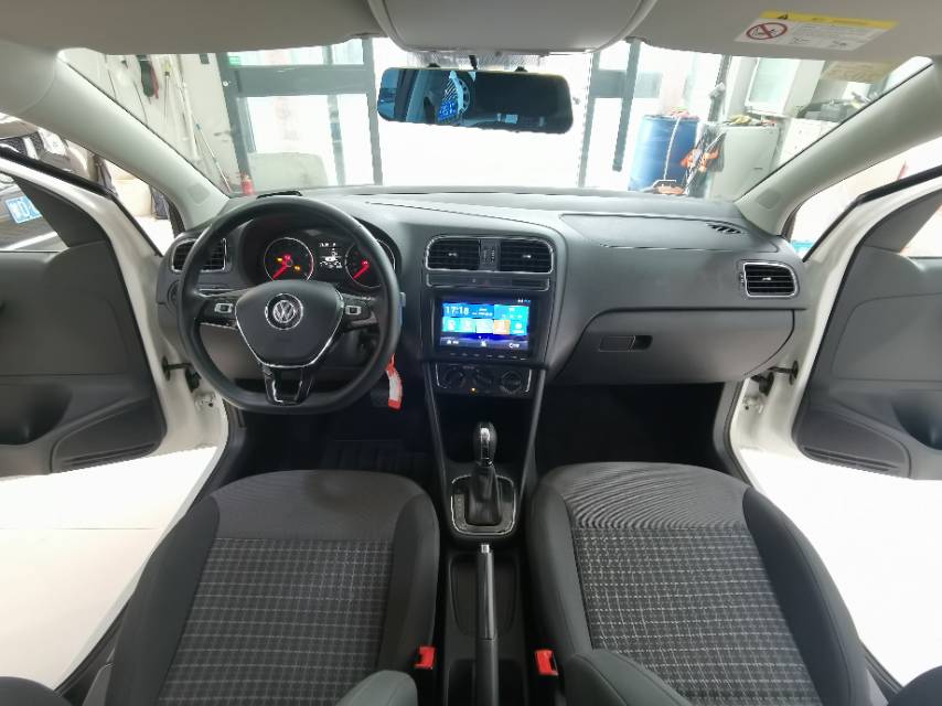 Volkswagen Polo 2017 car image #5