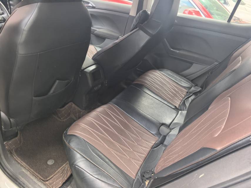 Volkswagen T-Cross 2021 car image #6