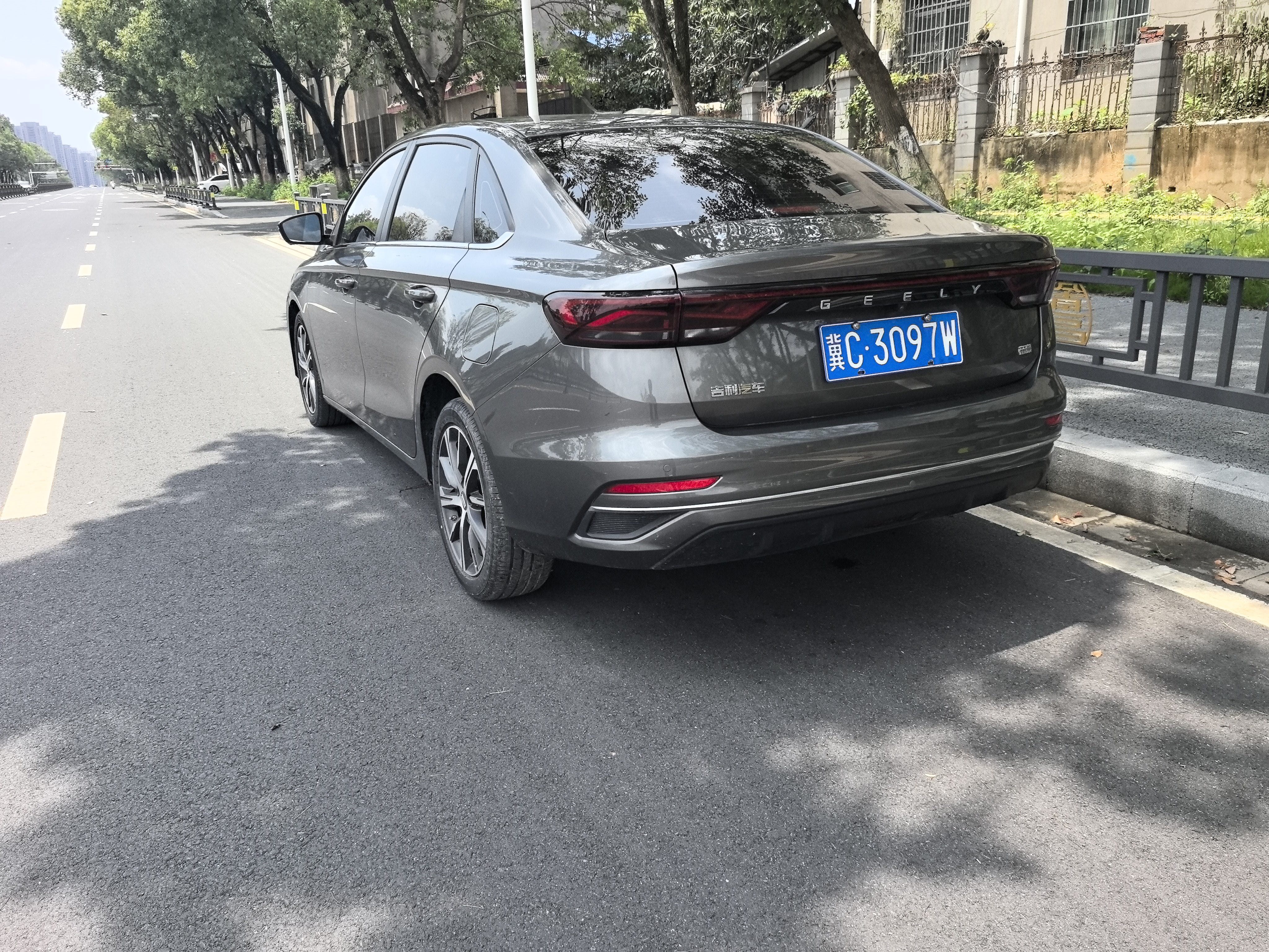 GEELY Emgrand 2022 #3 GEELY Emgrand 2022 car image #3