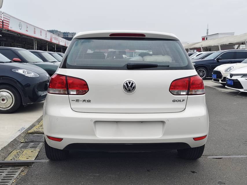 Volkswagen Golf 2012 car image #9
