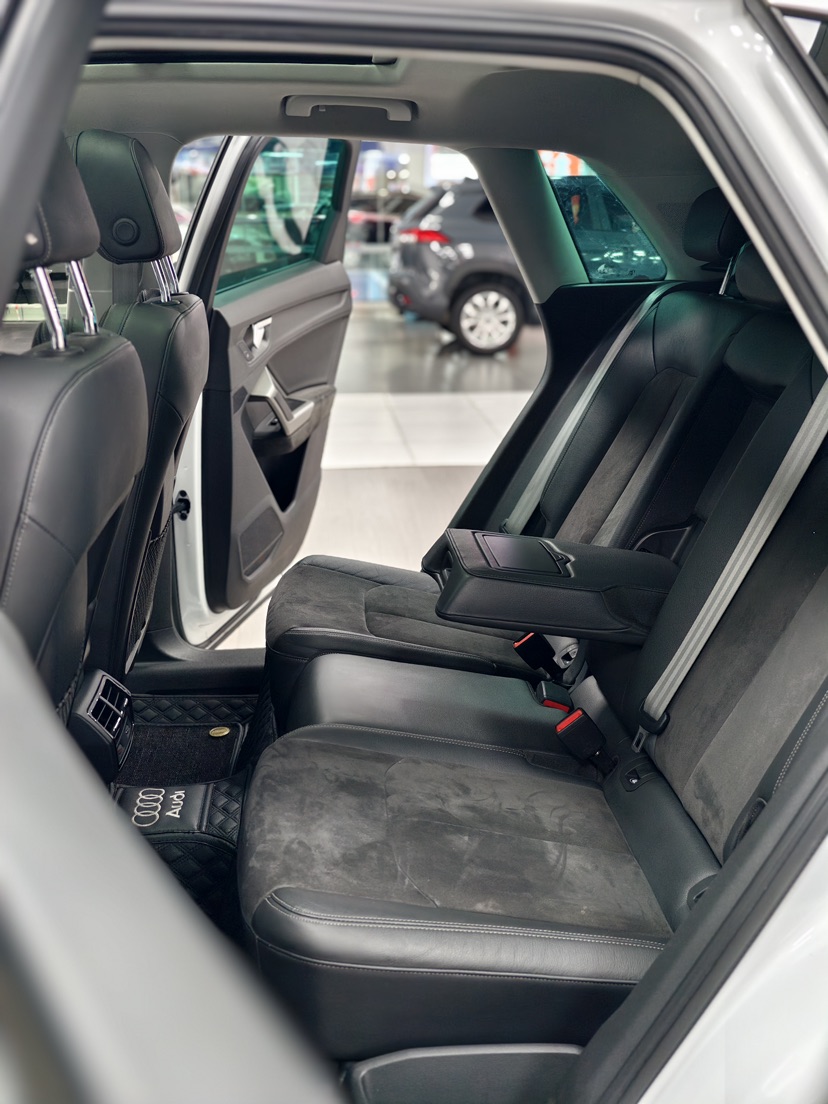 Audi Q3 2020 car image #6