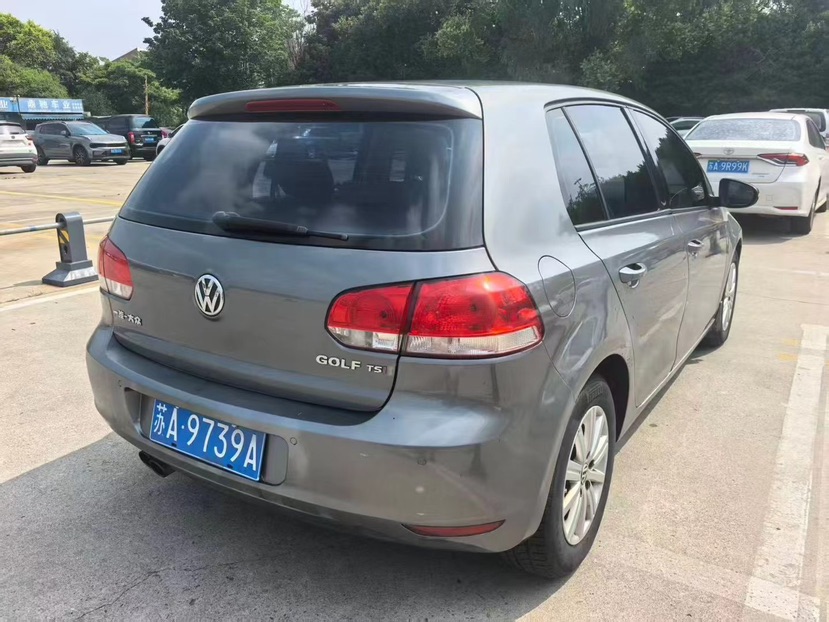 Volkswagen Golf 2011 car image #3
