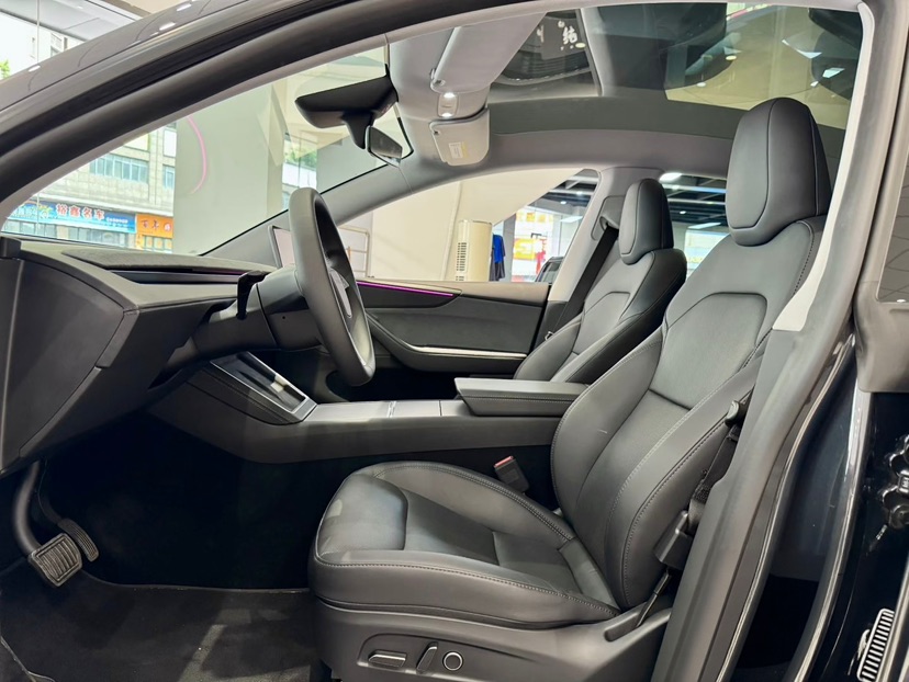 Tesla Model Y 2025 car image #8