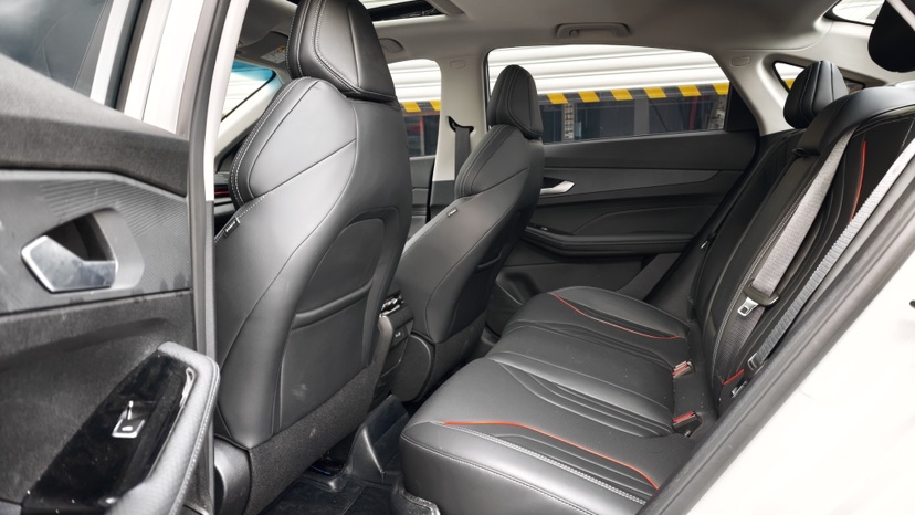 GEELY Binray 2025 car image #3