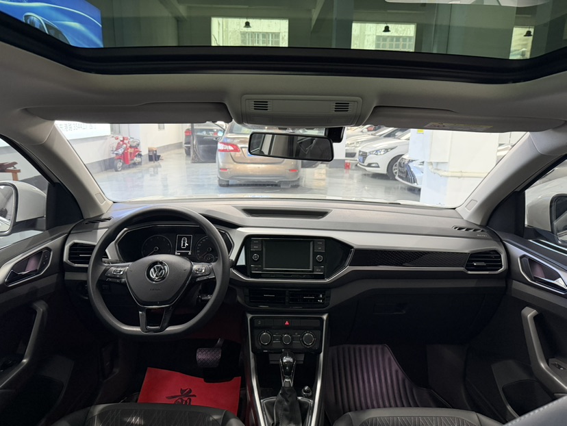 Volkswagen T-Cross 2020 car image #9