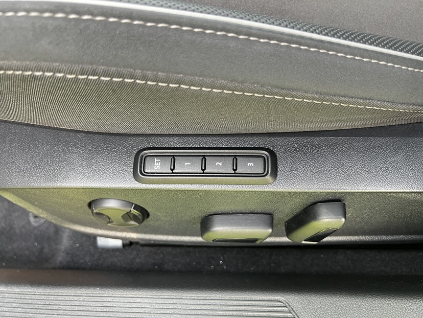 Volkswagen Golf 2023 #17 Volkswagen Golf 2023 car image #17