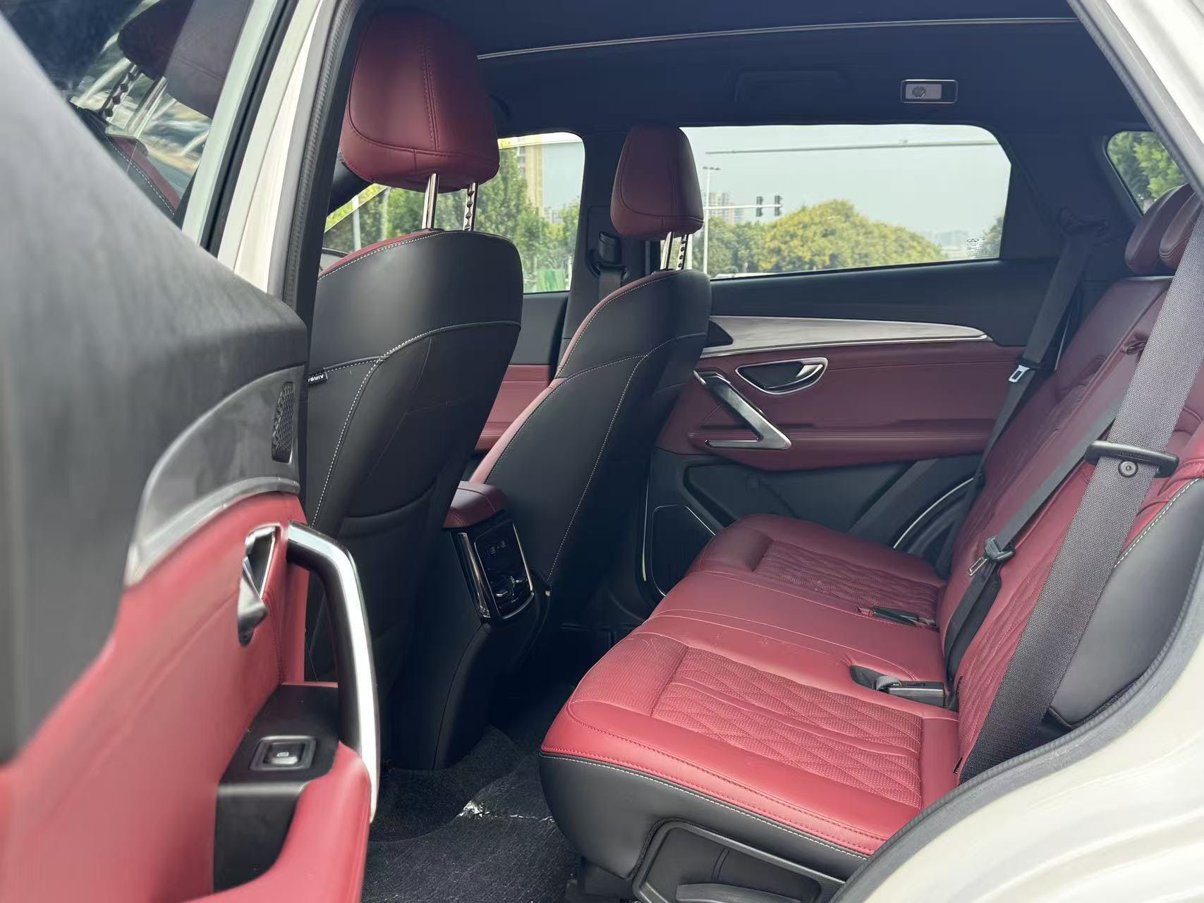 Jetour X70 PLUS 2023 car image #6