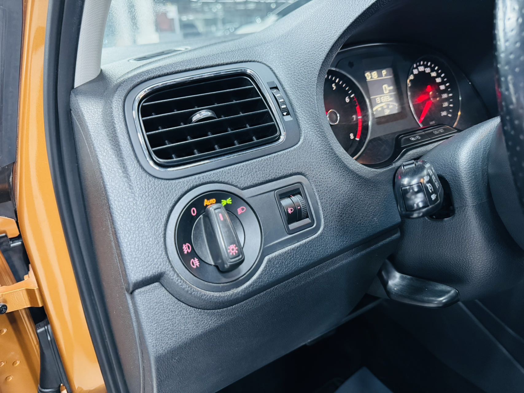 Volkswagen Polo 2015 car image #15