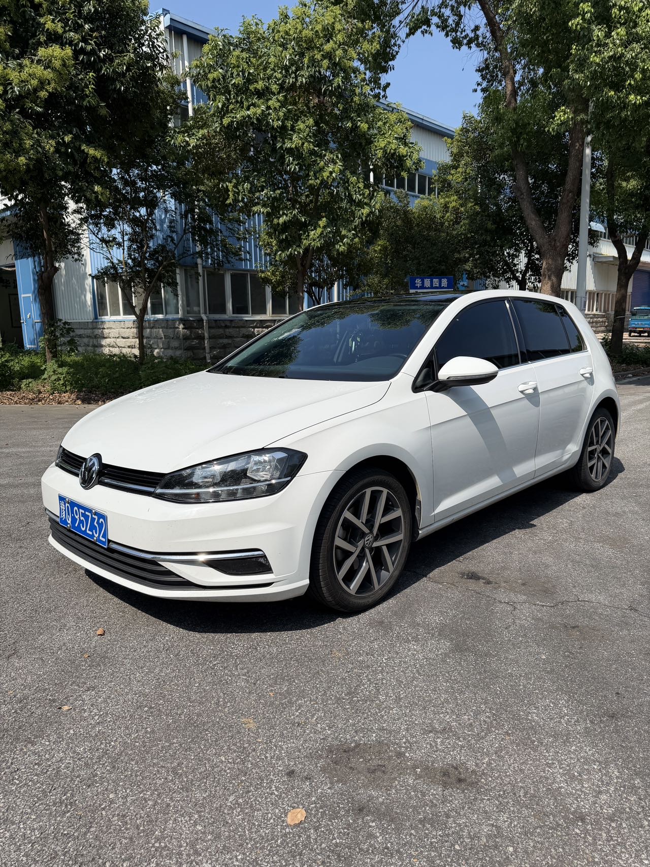Volkswagen Golf 2020 car image 