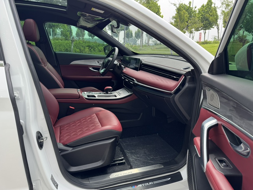 Jetour X70 PLUS 2023 car image #14