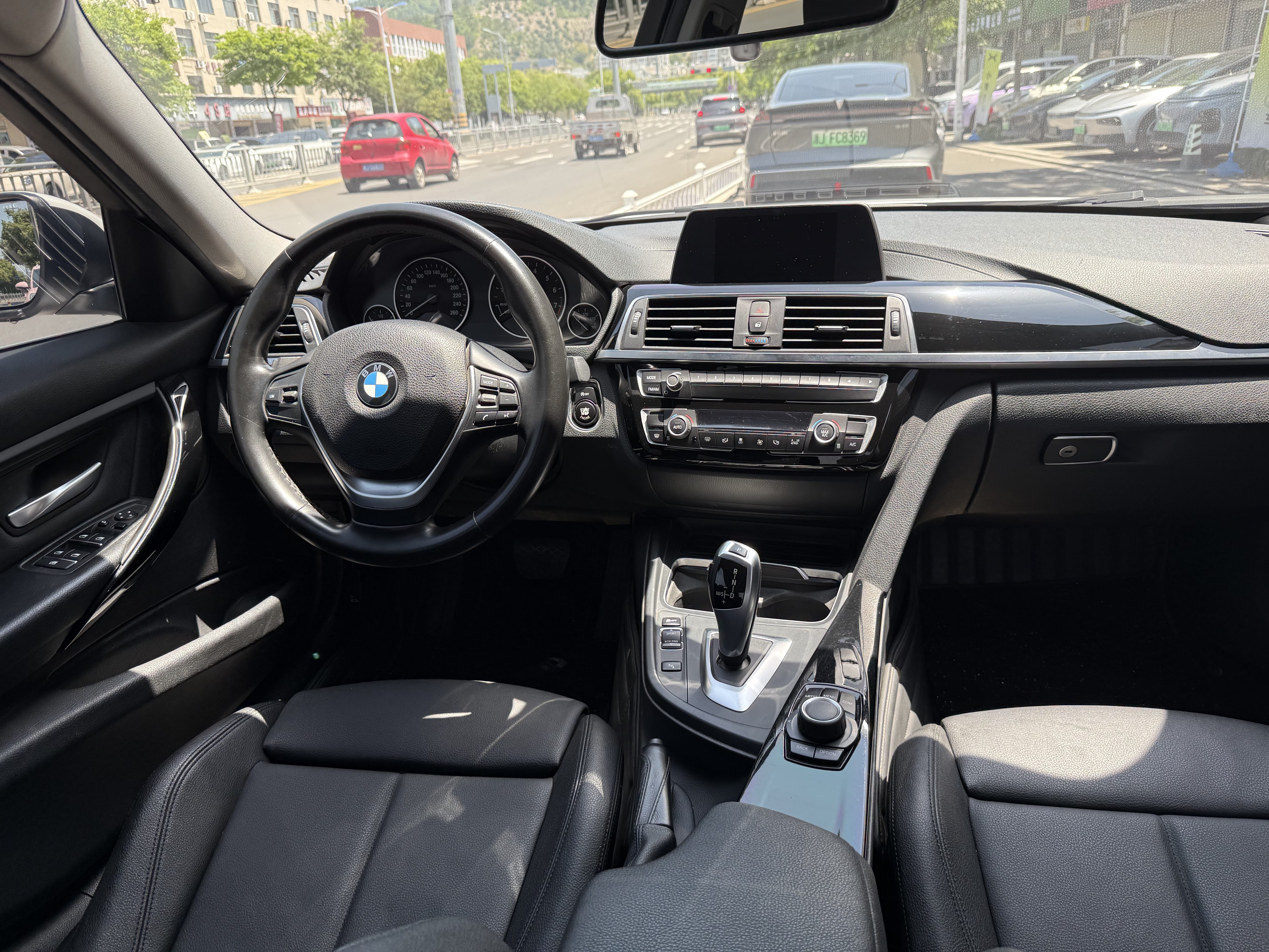 BMW 3 Series 2018 #8 BMW 3 Series 2018 car image #8