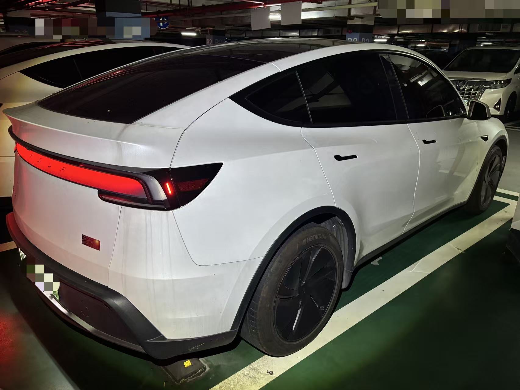 Tesla Model Y 2025 #2 Tesla Model Y 2025 car image #2