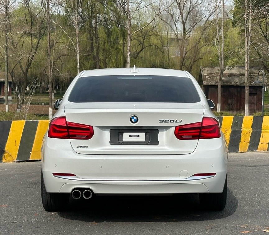 BMW 3 Series 2018 #4 BMW 3 Series 2018 car image #4