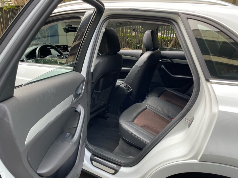 Audi Q3 2017 car image #7