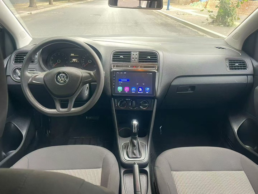 Volkswagen Polo 2018 car image #9