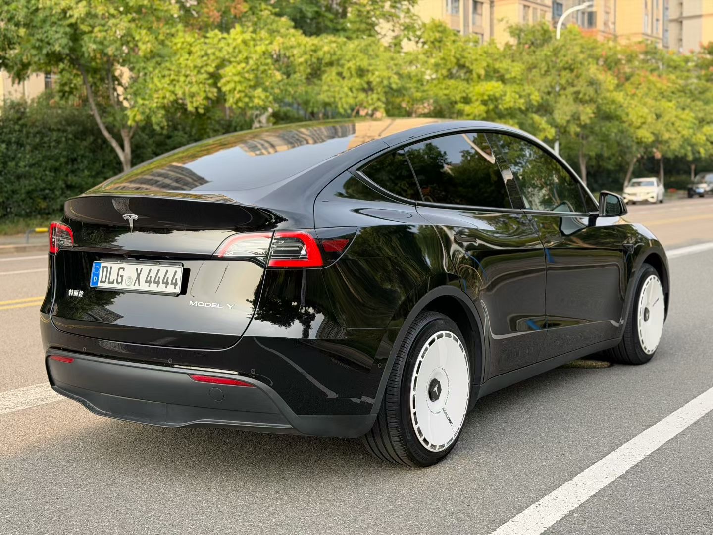 Tesla Model Y 2022 #7 Tesla Model Y 2022 car image #7