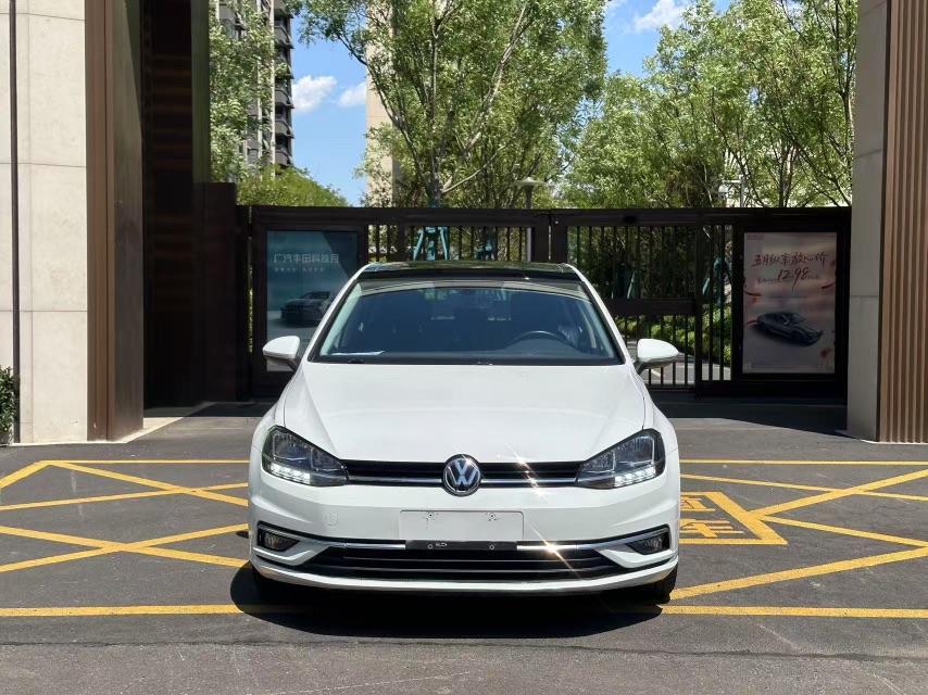 Volkswagen Golf 2020 car image #2