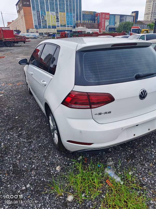 Volkswagen Golf 2017 car image #5