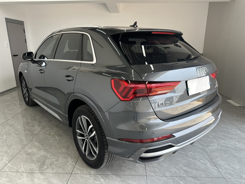 Audi Q3 2023 car image #4