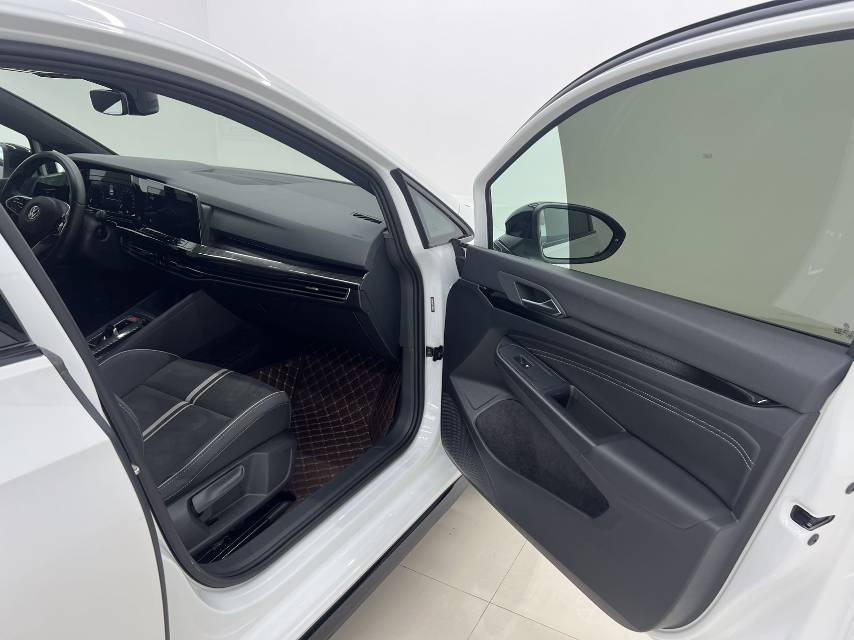 Volkswagen Golf 2023 car image #10