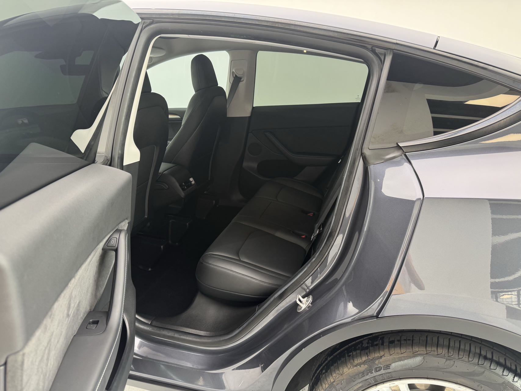 Tesla Model Y 2022 #10 Tesla Model Y 2022 car image #10