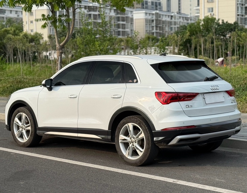 Audi Q3 2020 car image #7