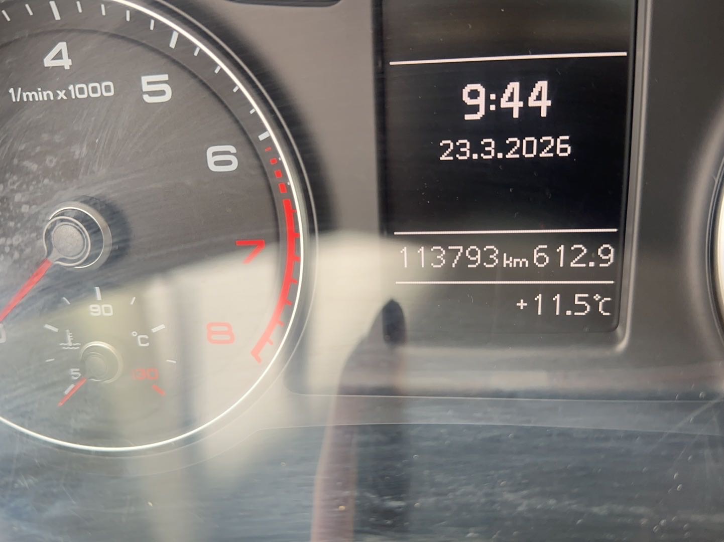 Audi Q3 2015 car image #3