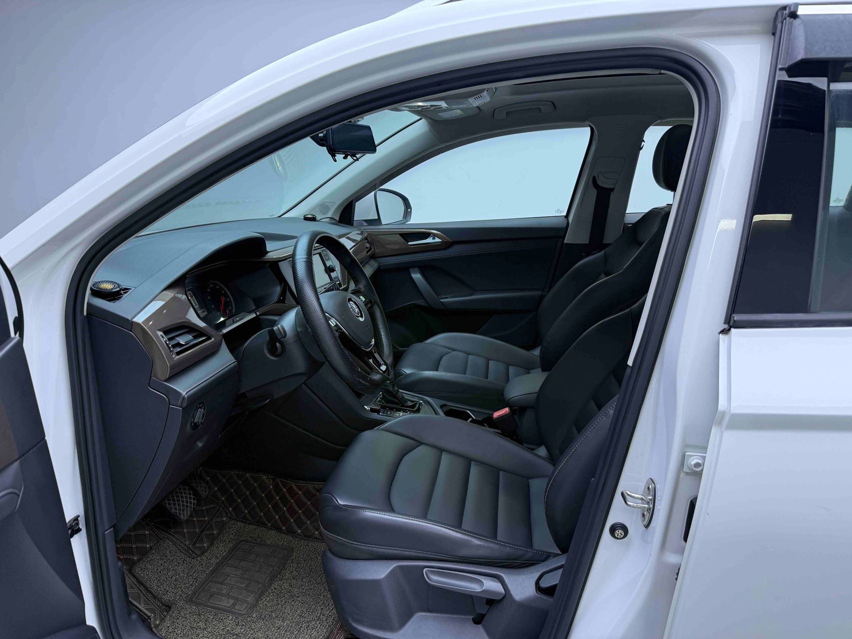 Volkswagen Tharu 2020 car image #5
