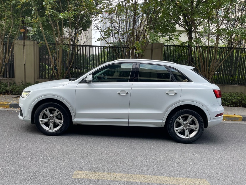 Audi Q3 2017 car image #4
