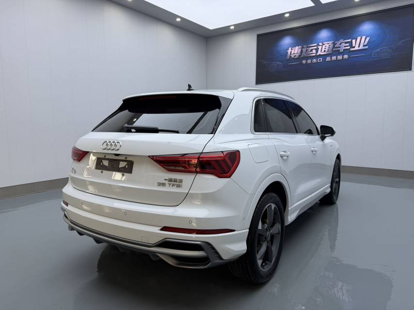 Audi Q3 2022 car image #6